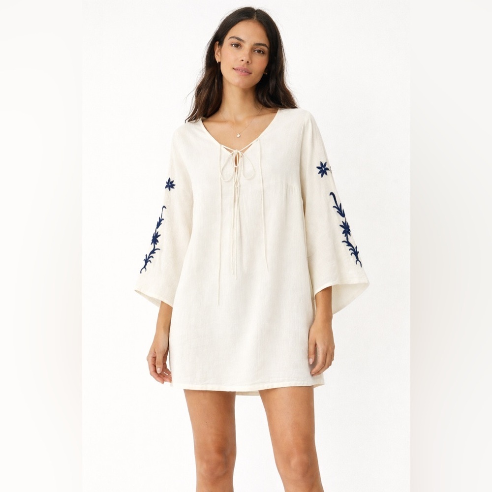 California Moonrise • NWT $72 Rayon Embroidered Boho Dress